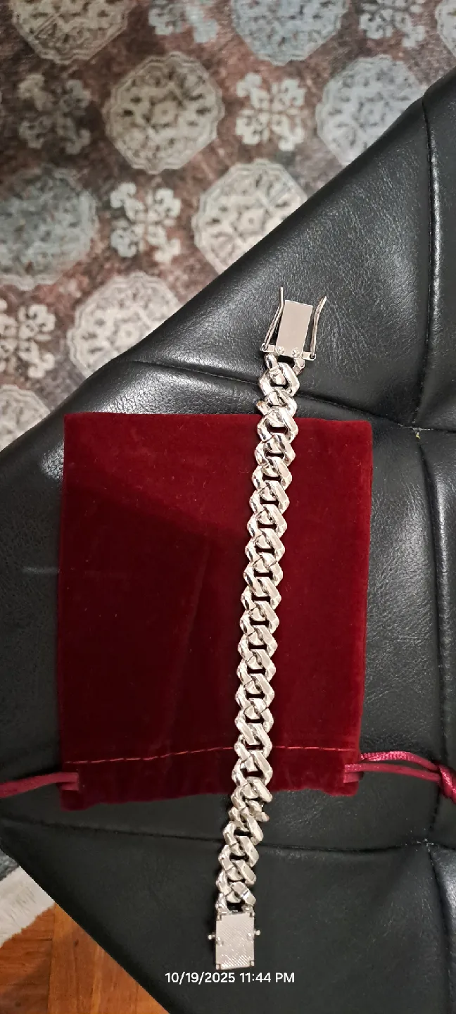 Cuban Link Bracelet image indicator(4)