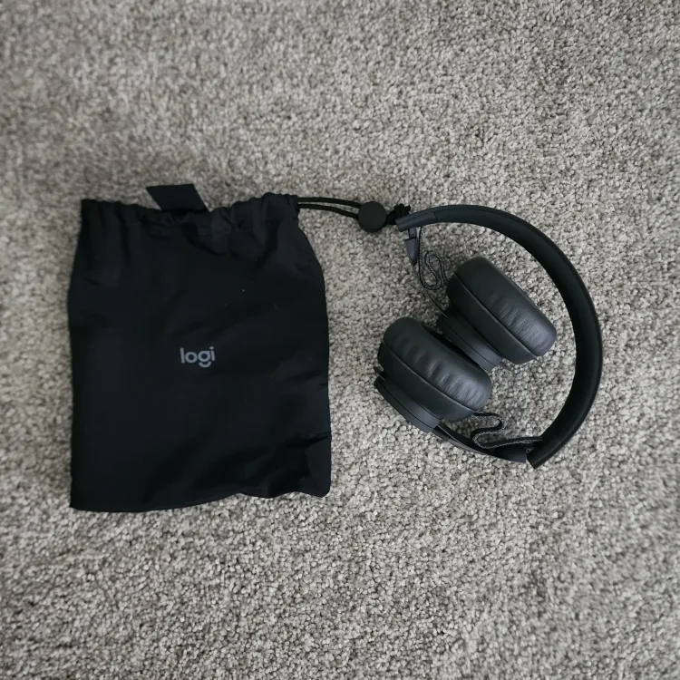 Logitech Zone Wireless Headset - Like New! image indicator(2)