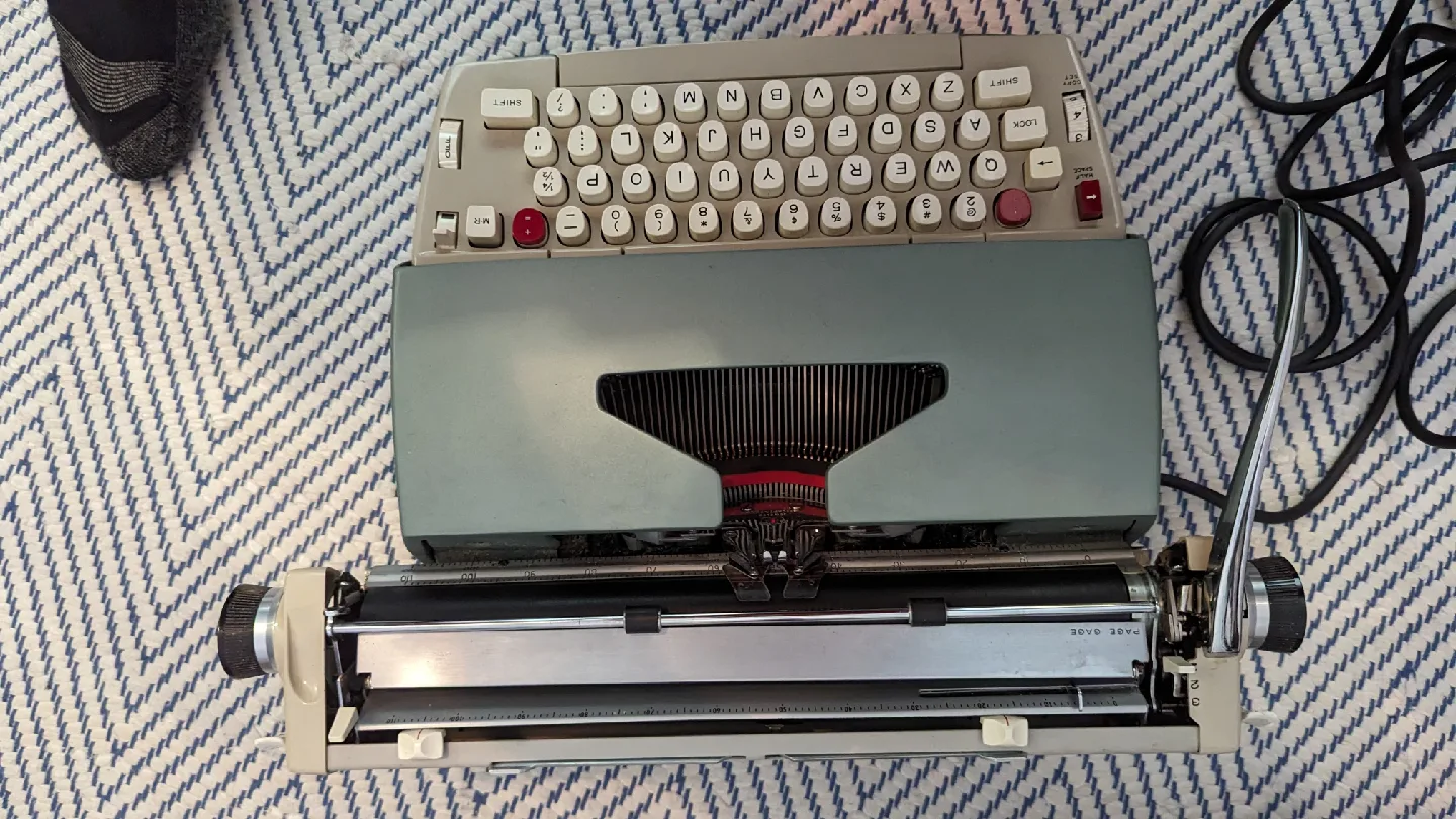 Smith-Corona Electra 120 Typewriter with Case {Tested working} image indicator(8)