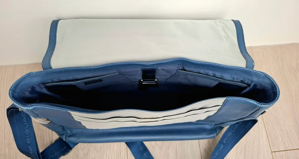 Piquadro Blue Leather Messenger Bag image indicator(3)