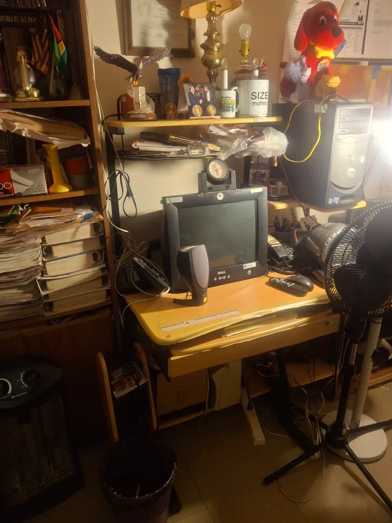 Dell Computer & Monitor Set & table image indicator(3)