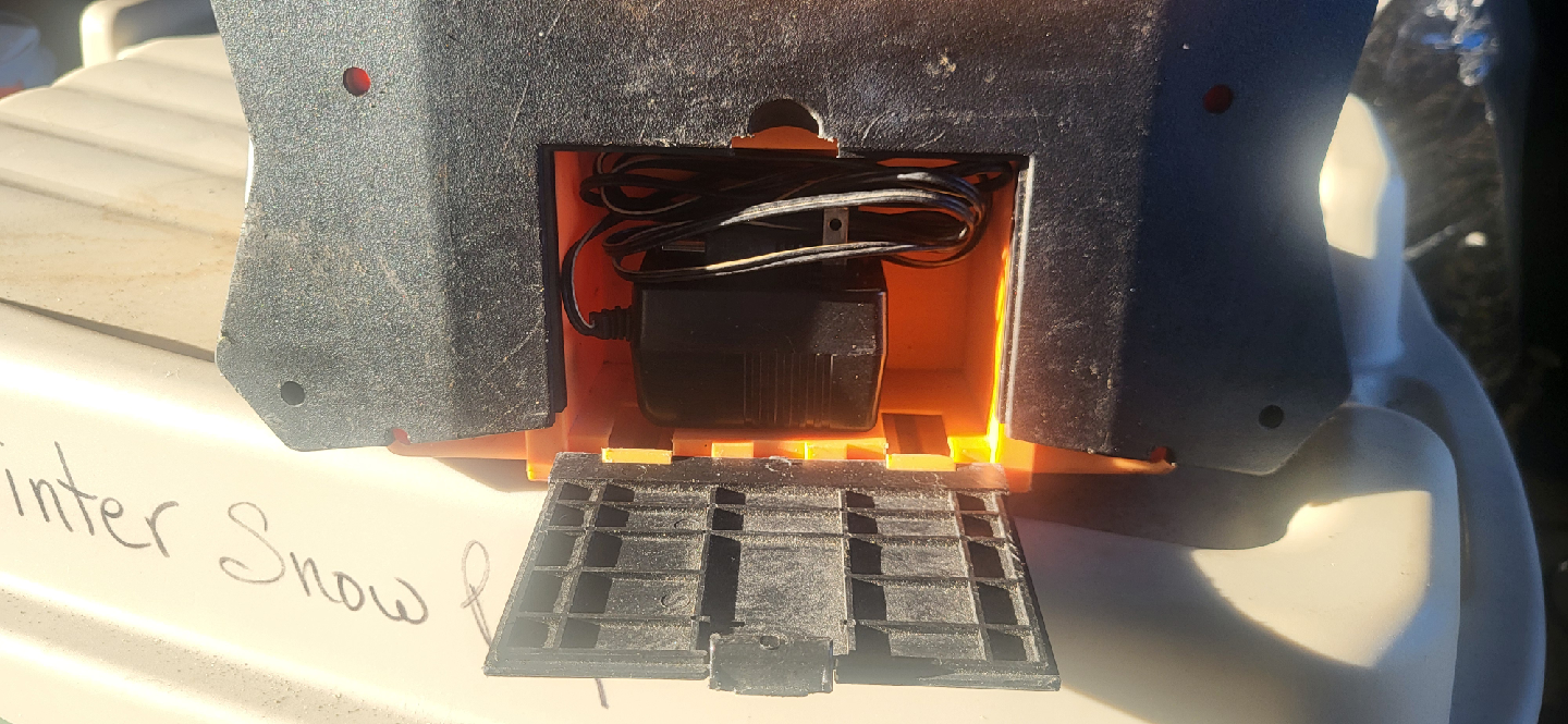700 Amp Jump Starter with Charger - photo 3