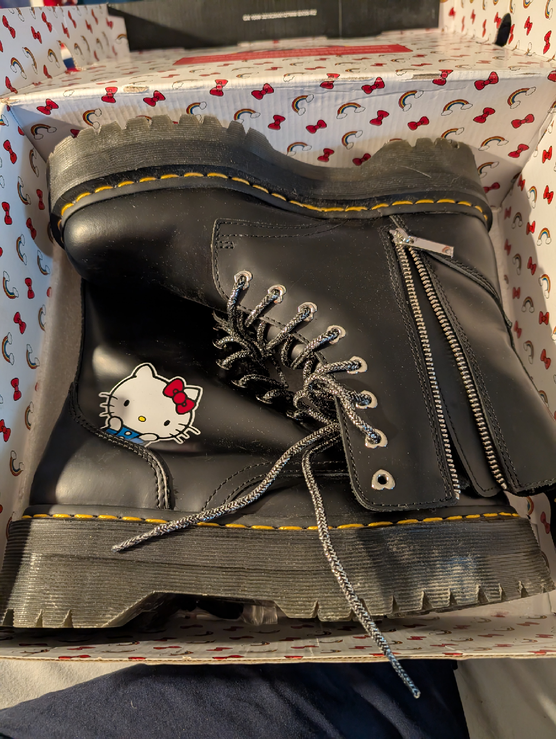 Dr. Martens Jadon HK Hello Kitty Boots - US 8 - photo 2