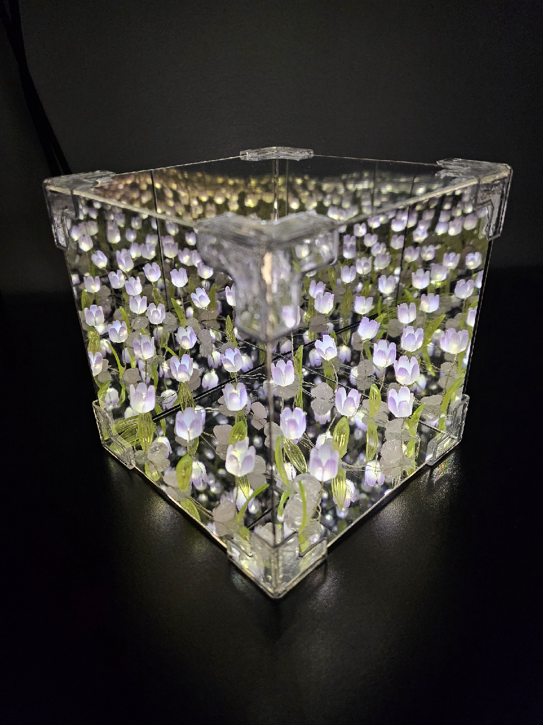 Tulip Infinity Mirror Cube Lamp - photo 2