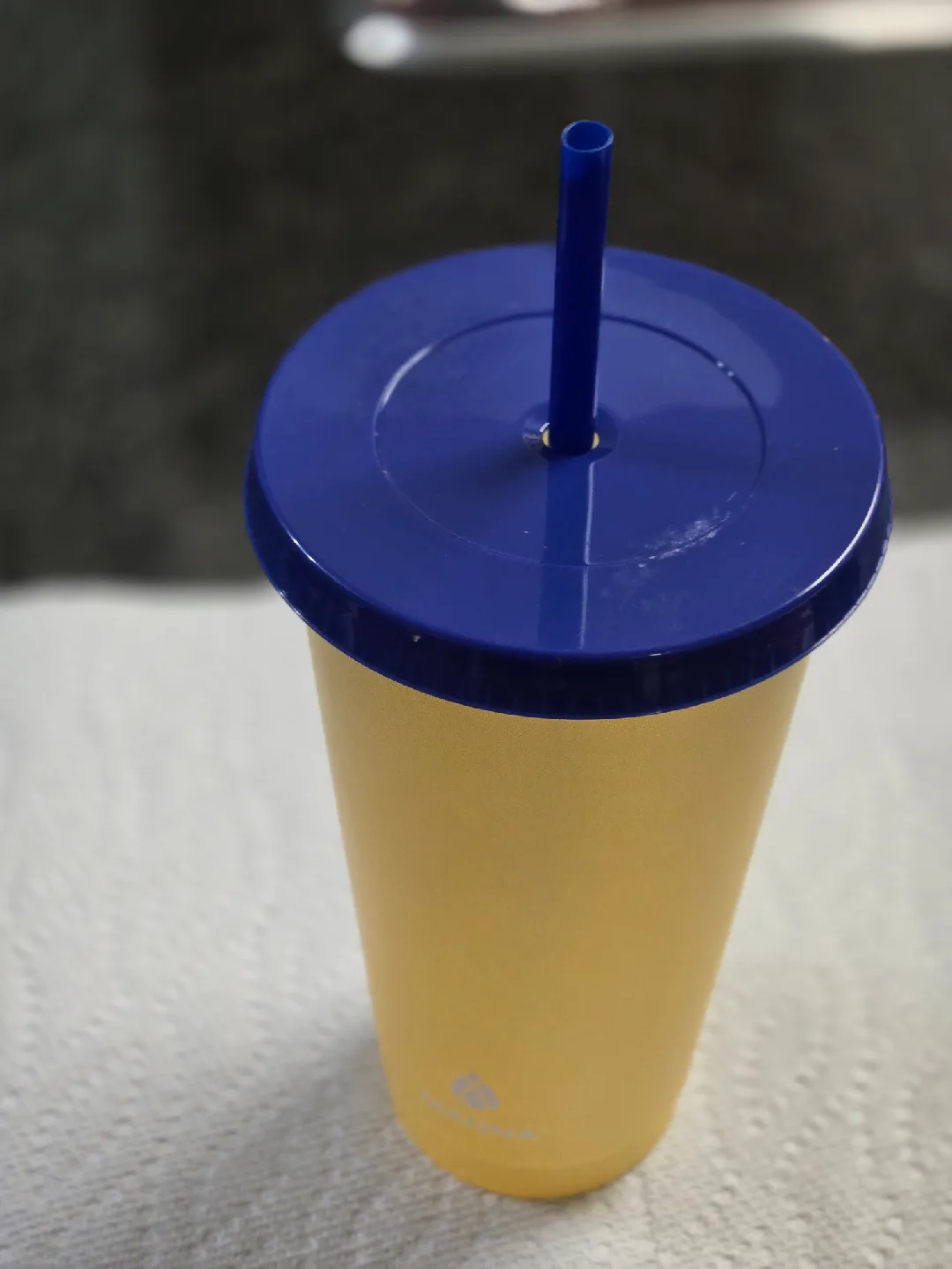 Manna Yellow Tumbler with Blue Lid and Straw image indicator(3)