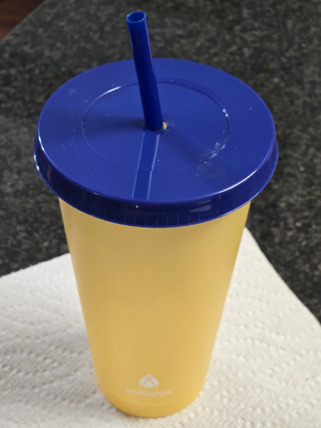 Manna Yellow Tumbler with Blue Lid and Straw image indicator(6)