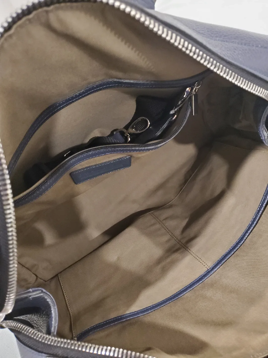 new quality navy leather overnight bag image indicator(5)