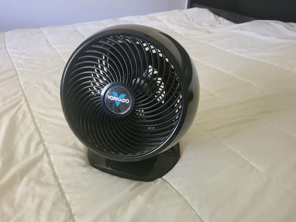 Vornado Pivot Personal Air Circulator Fan - Black image indicator(2)