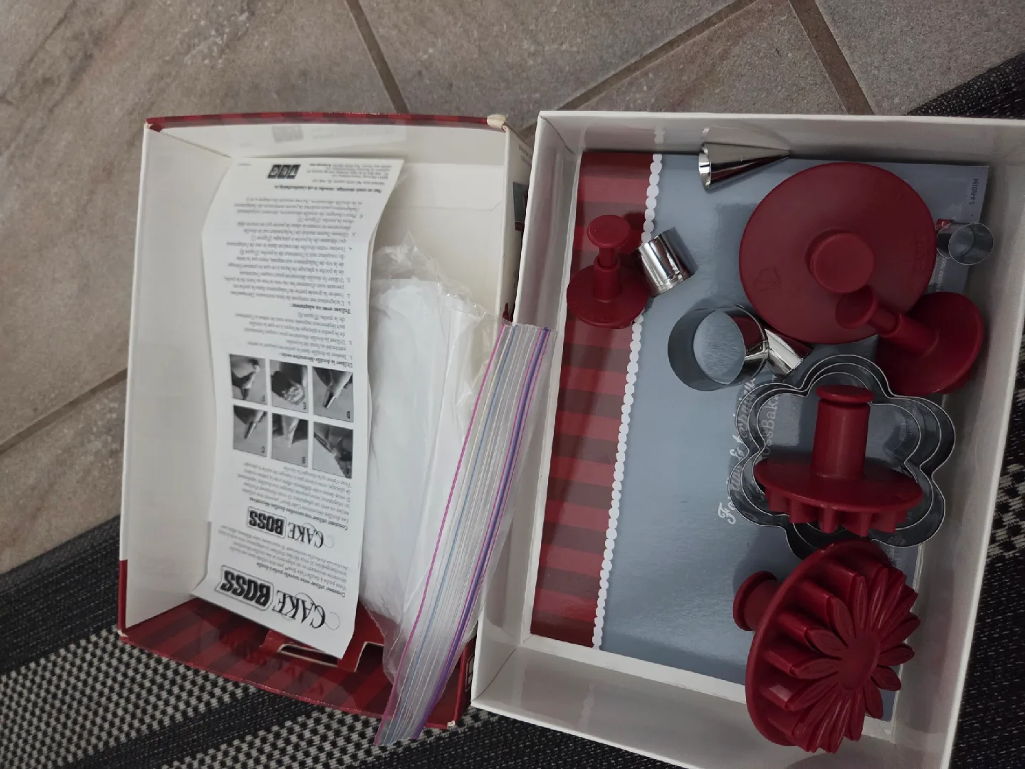 Cake Boss  Flower Cake Decorating Kit image indicator(2)