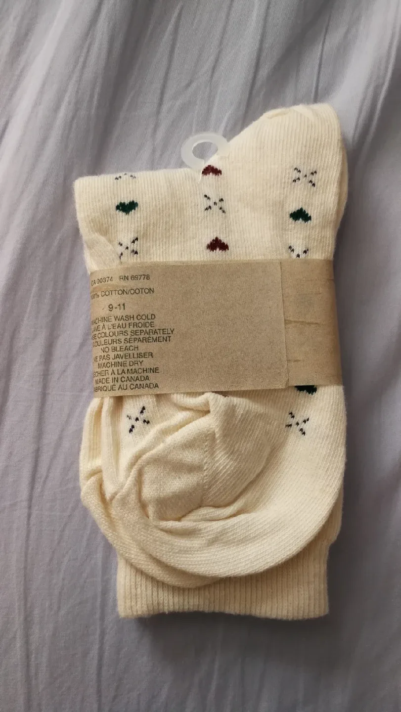 3 pairs socks bundled - fishnet, DKNY & Northern Reflections image indicator(8)