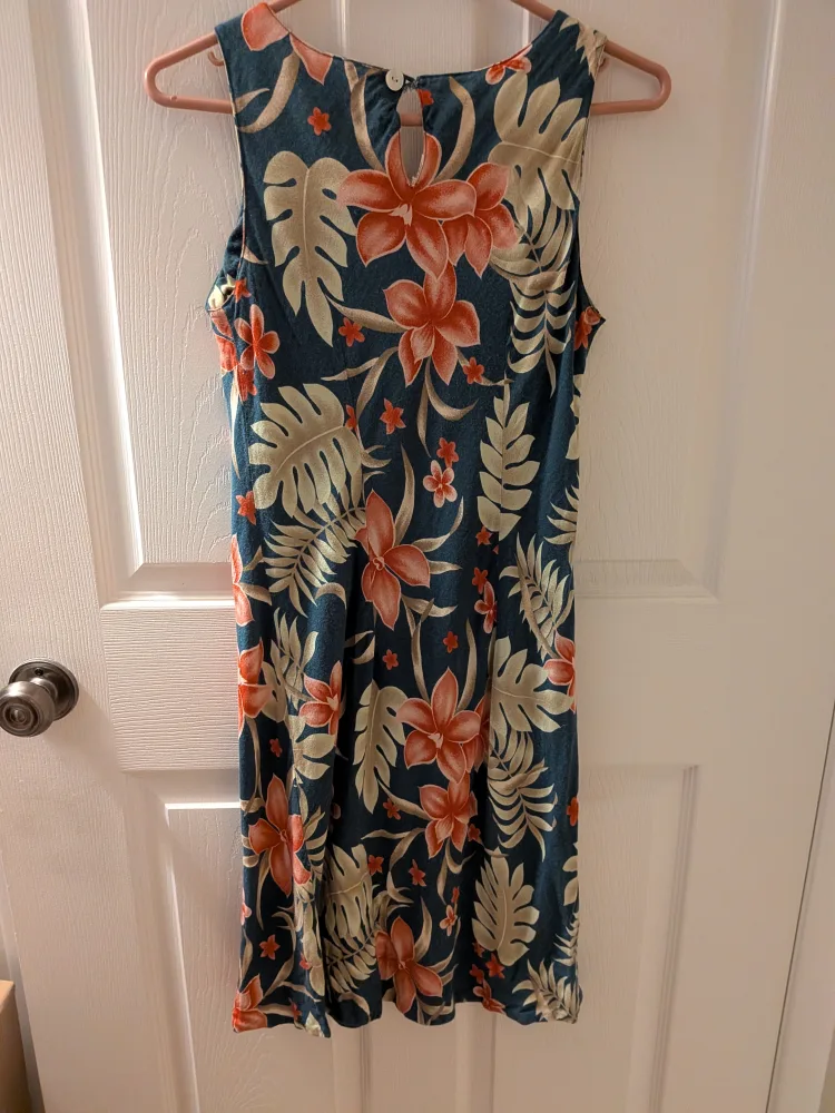Coconut Breeze Hawaii Floral Dress - Size Small image indicator(3)