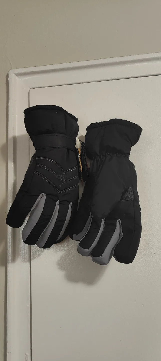 Black Winter Gloves thumbnail
