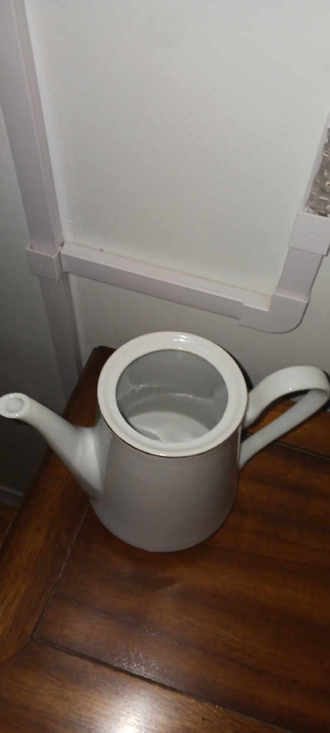 Teapot Set almost new $14 each - photo 3