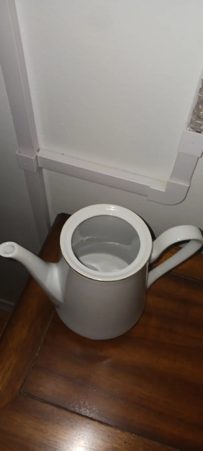 Teapot Set almost new $14 each image indicator(3)