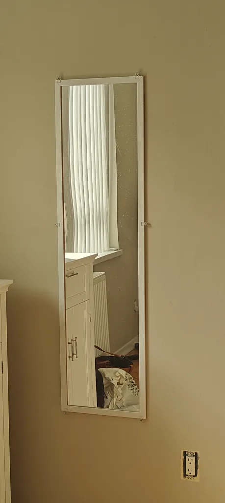 White Framed Wall Mirror image indicator(3)