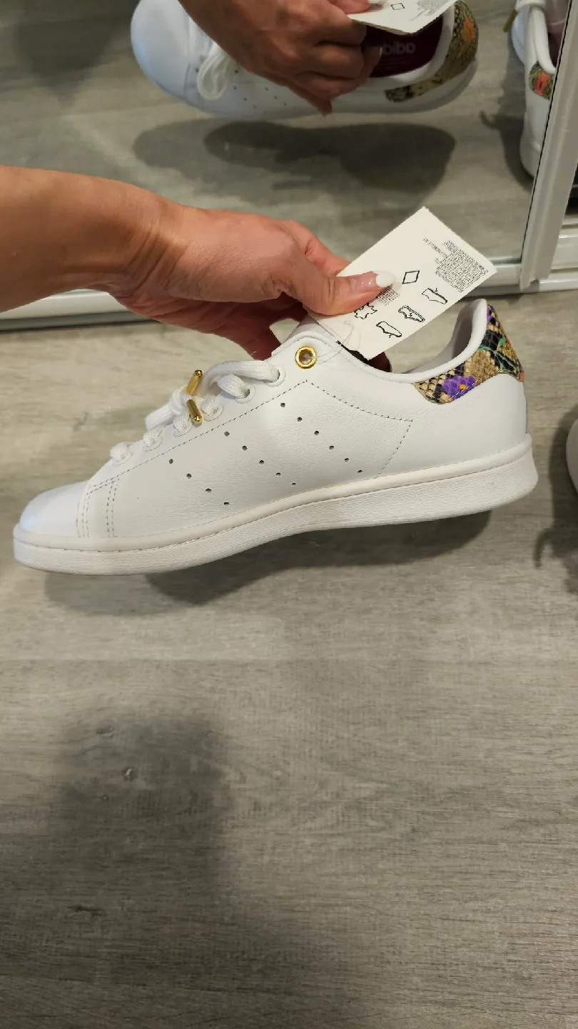 New Adidas Stan Smith White/Gold Shoes Size 6.5 US image indicator(5)