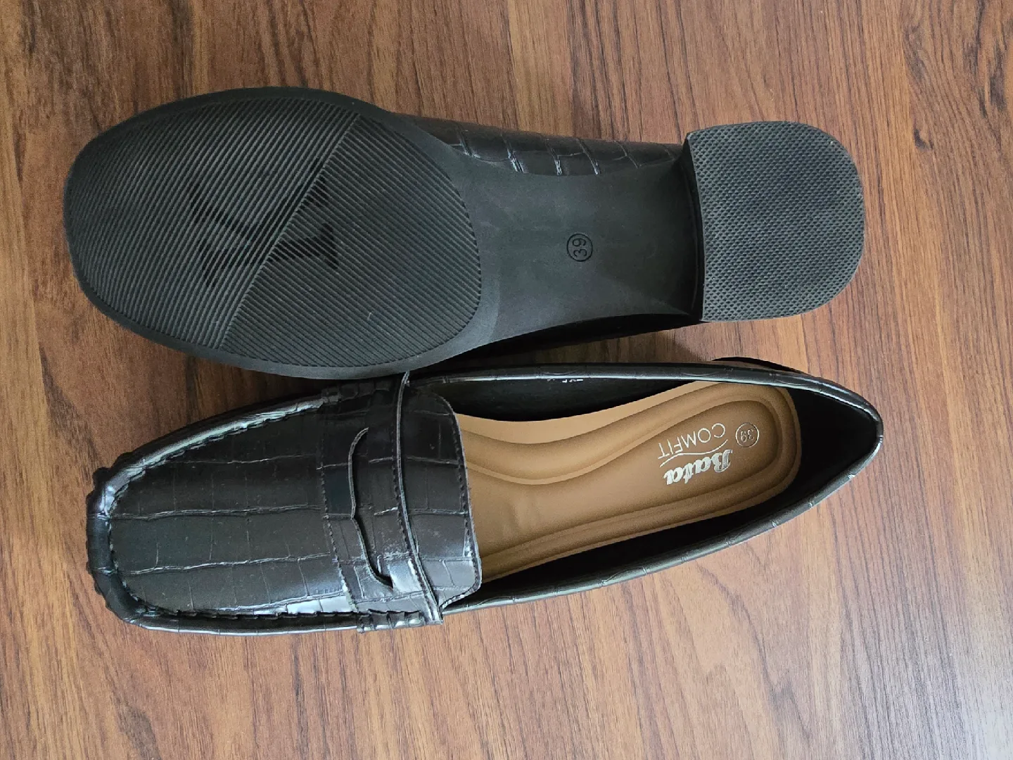Bata Comfit Black Loafers - Size 9 image indicator(2)