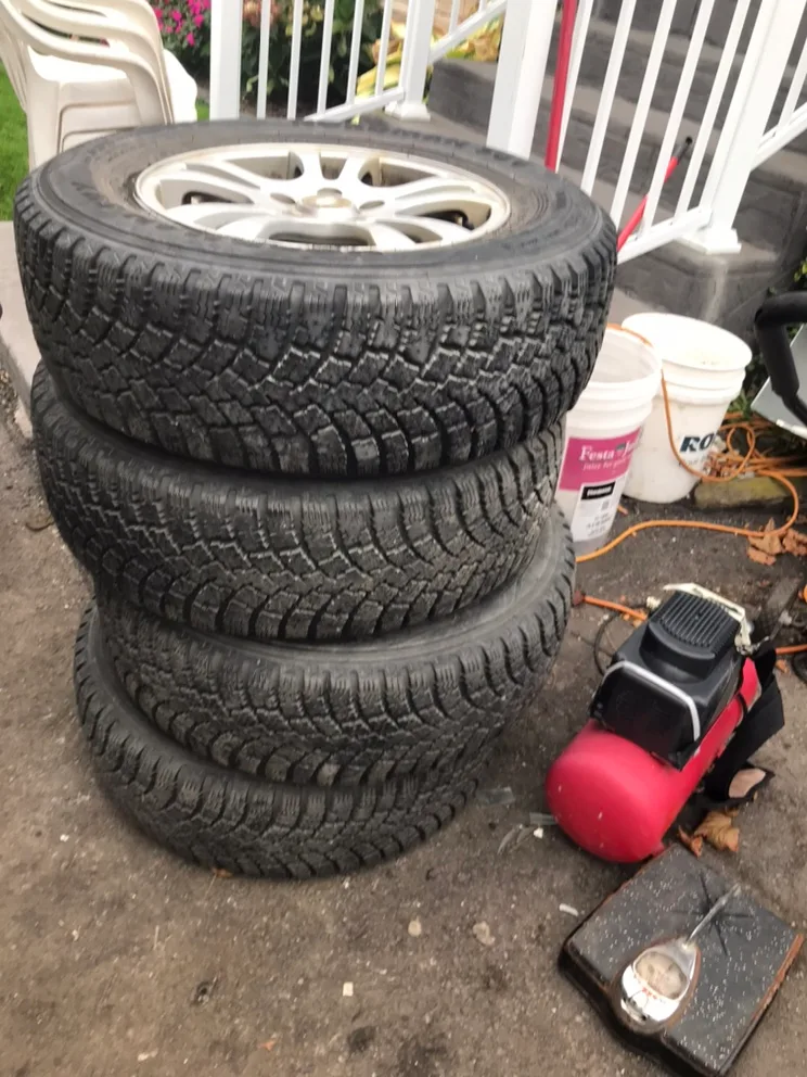 Tires winter  225/70 R16 set of 4 image indicator(3)