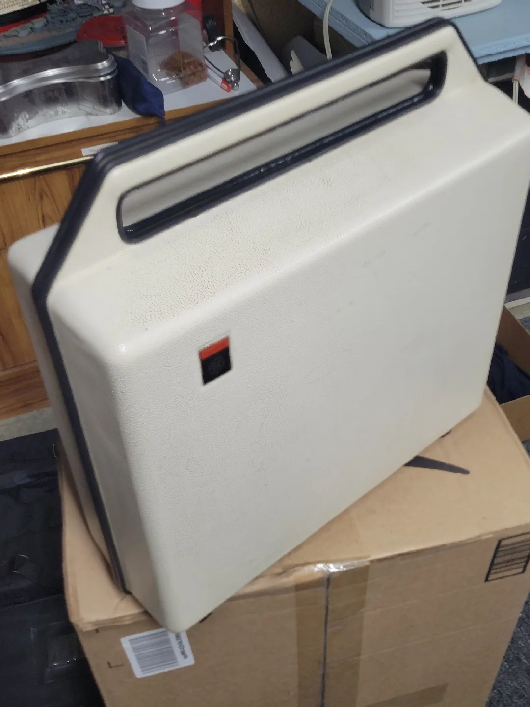 Vintage GE Electric Solid State Transistor Record Player image indicator(4)