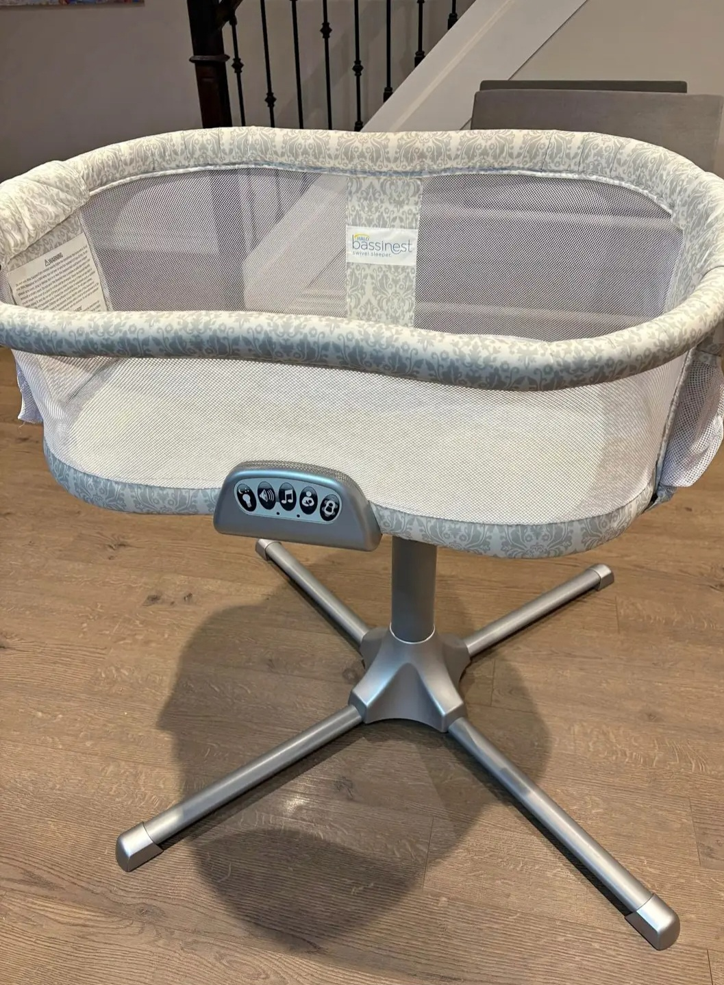 Halo Bassinest Swivel Sleeper Bassinet