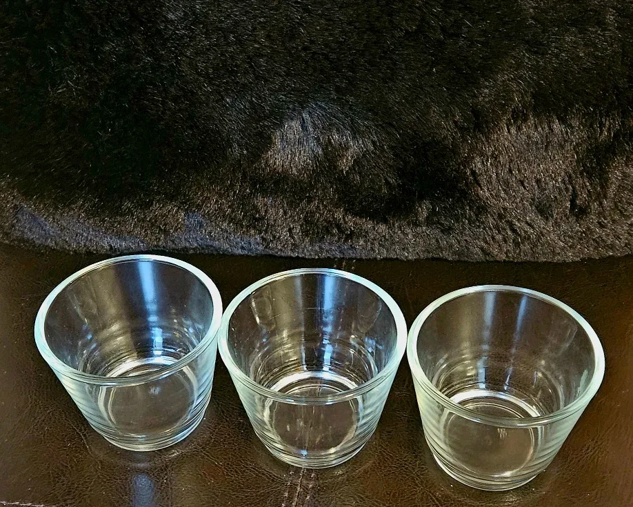 Set of 3 Small Clear Glass Vases 🥕✨️ image indicator(3)