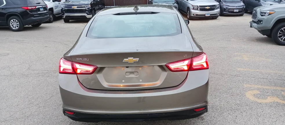 Chevrolet Malibu LT Sedan 1.5L image indicator(2)