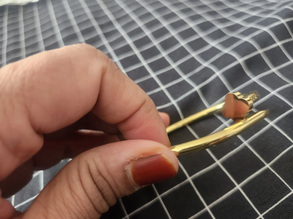 ✨ Fashion Gold Four-Leaf Clover Nail Bracelet – $7 ✨