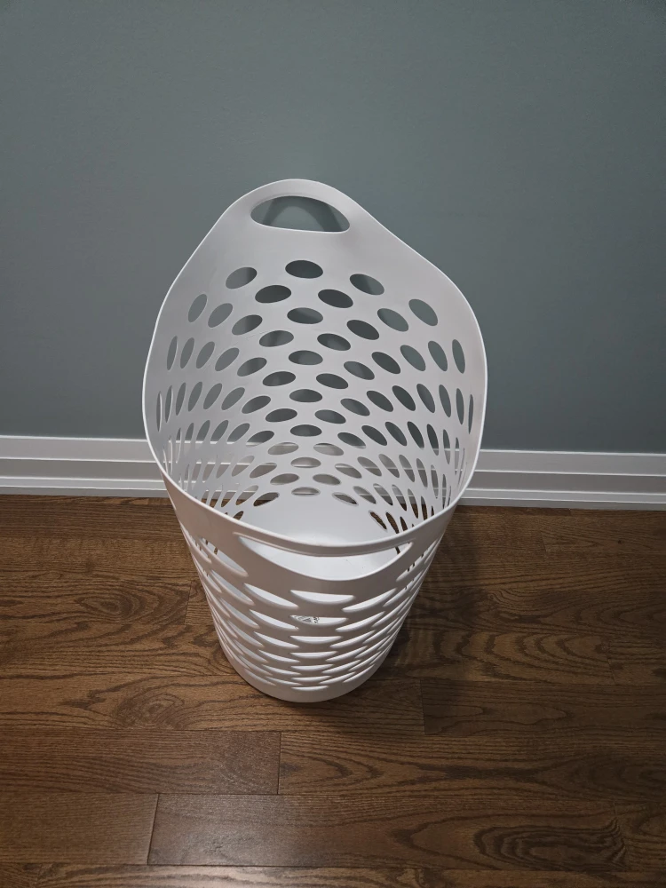 White Plastic Laundry Basket - photo 2