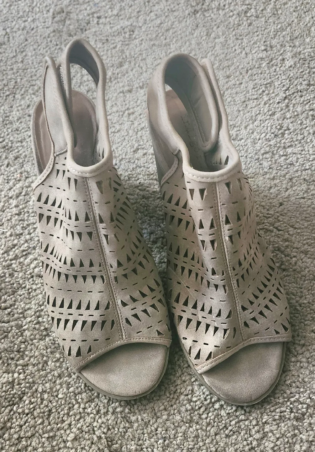 Women Shoes image indicator(3)