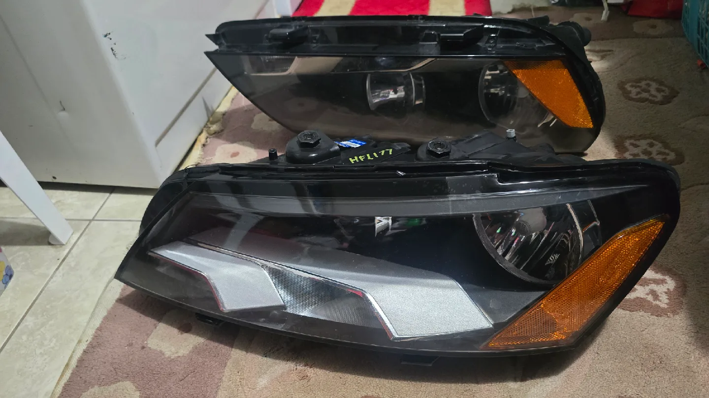 volkswagen passat Headlight Assembly image indicator(2)