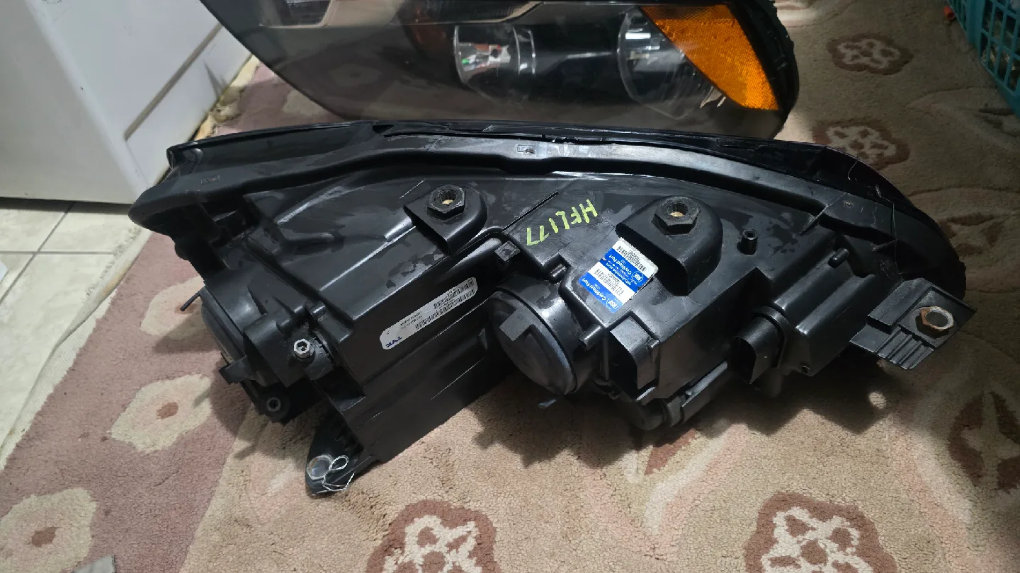 volkswagen passat Headlight Assembly image indicator(3)