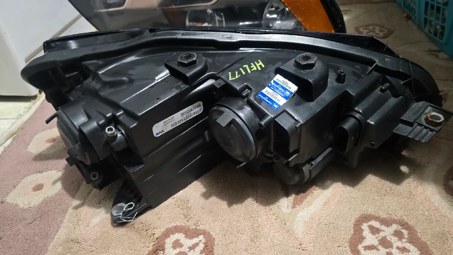 volkswagen passat Headlight Assembly image indicator(4)