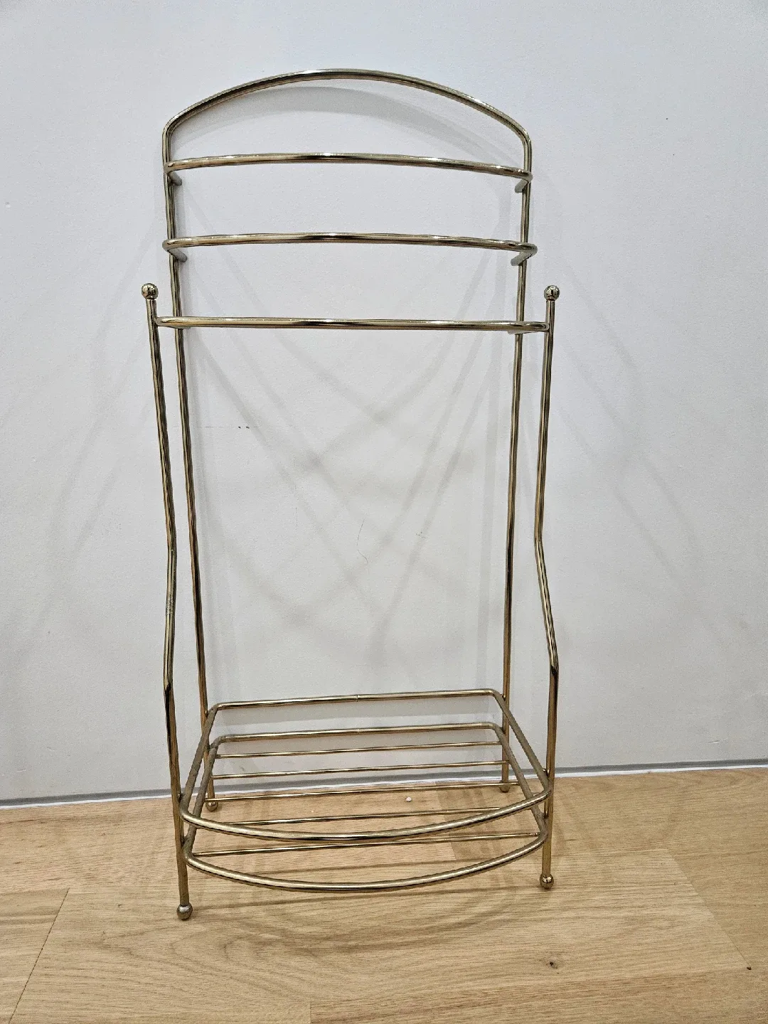 Gold-toned Metal Towel Rack image indicator(3)