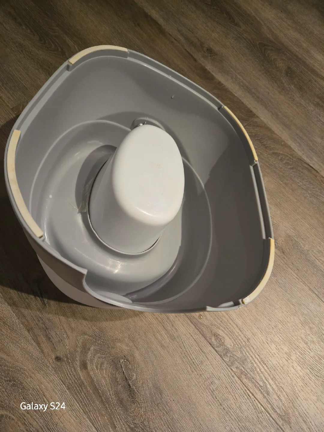 Bizzu Potty Chair - Grey & White image indicator(2)