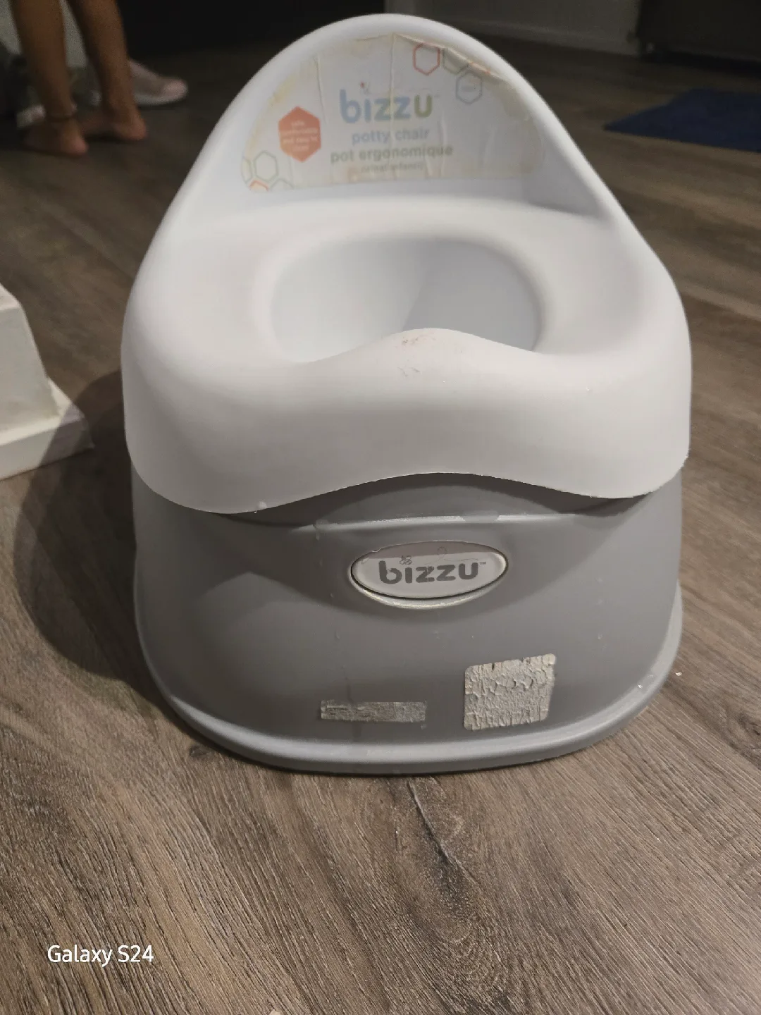 Bizzu Potty Chair - Grey & White image indicator(3)