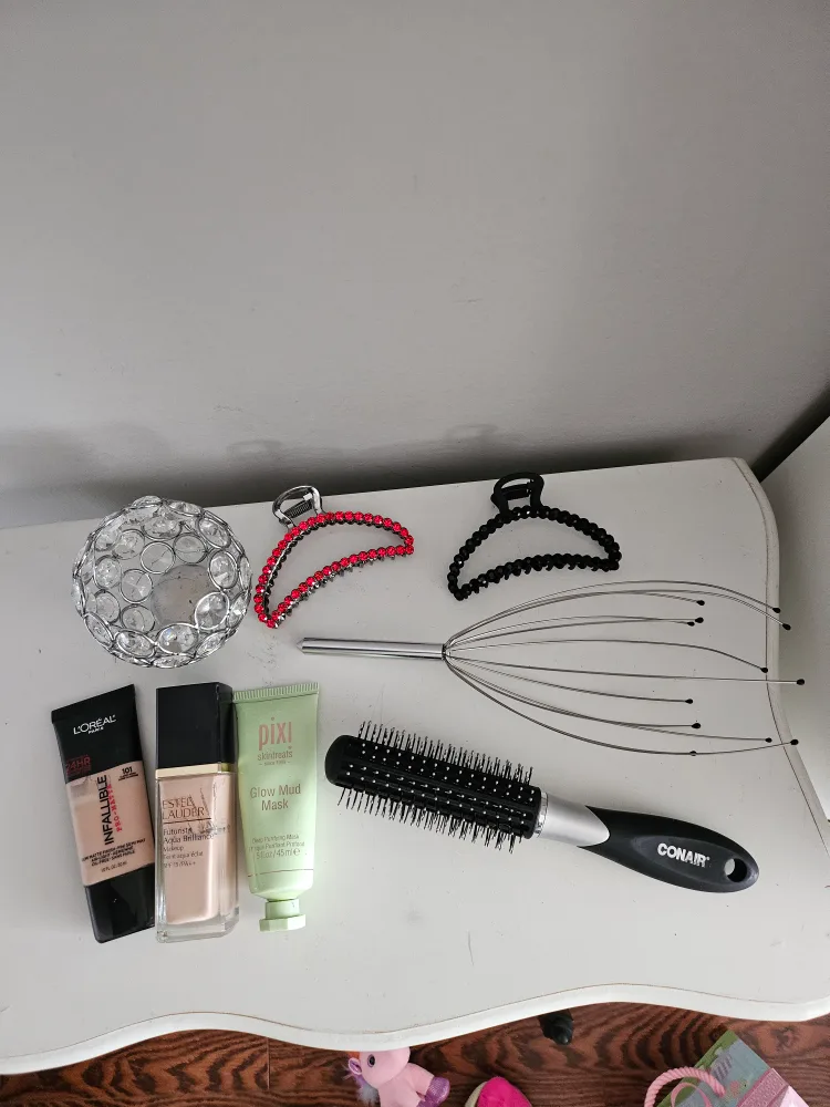 L'Oreal, Estee Lauder, Pixi, Conair Beauty Bundle thumbnail