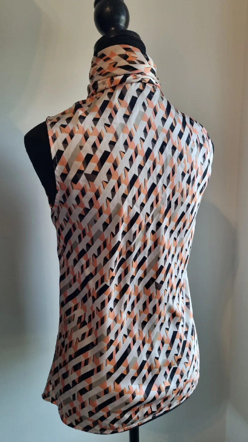 Patterned Sleeveless Blouse with Neck Tie image indicator(4)