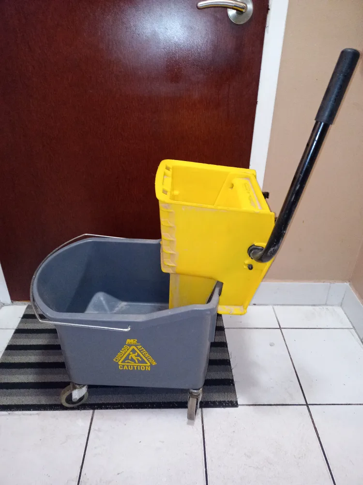 Rubbermaid Wringer Bucket thumbnail