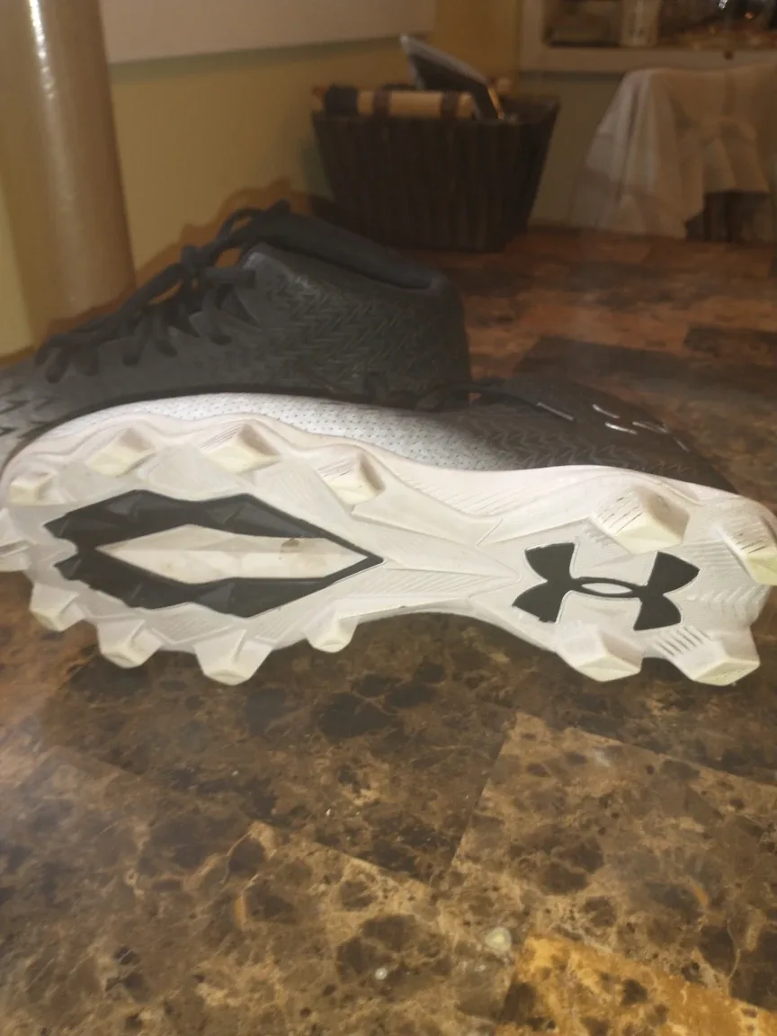 Under Armour Football Cleats - Size 8.5 image indicator(3)