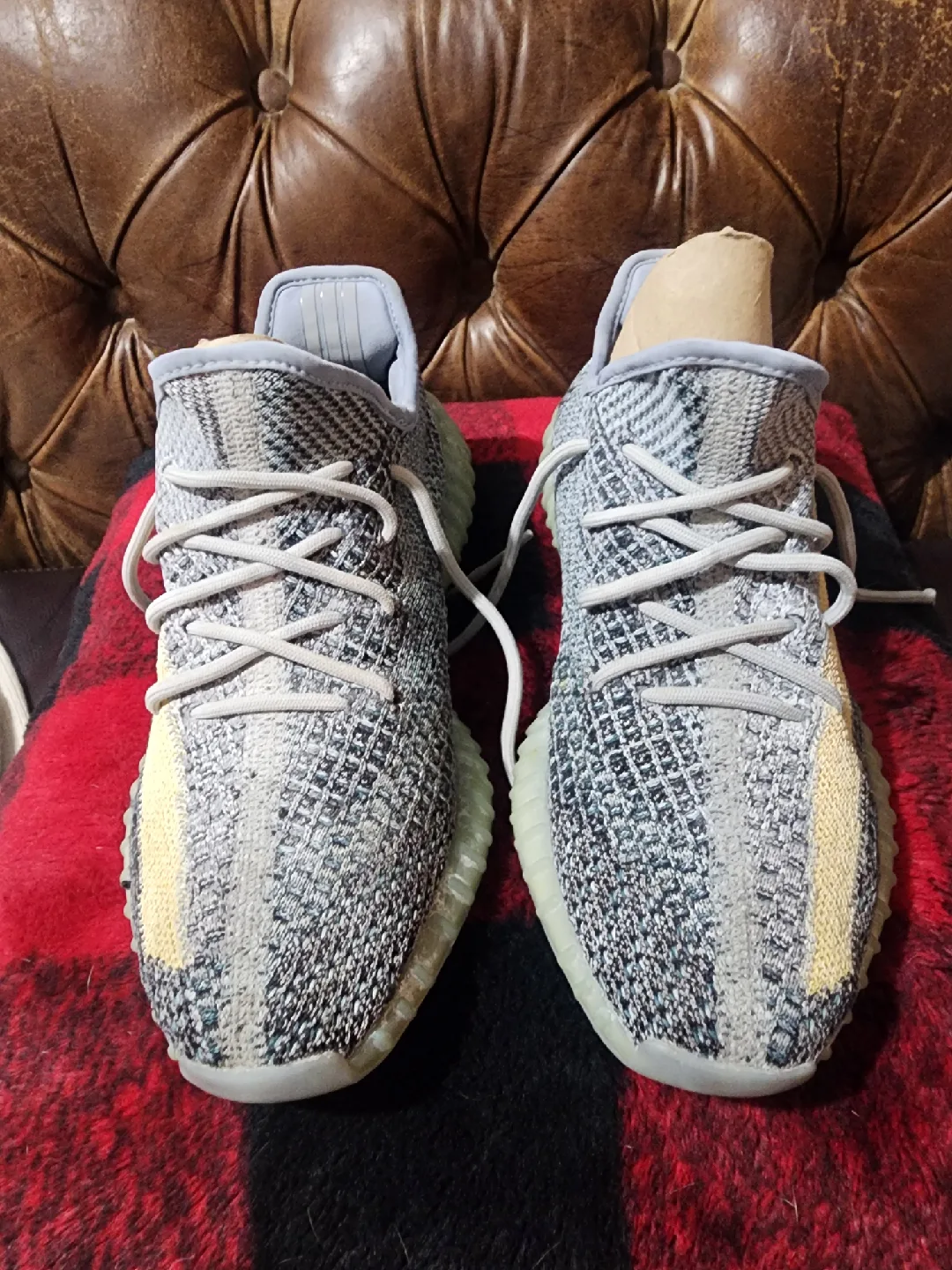 Adidas Yeezy Boost 350 V2 Ash Blue Size 8.5 image indicator(2)