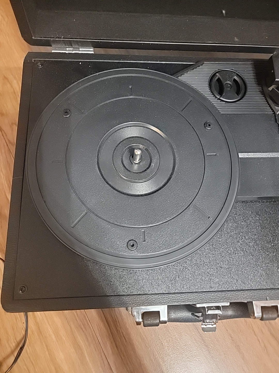 Victrola Vintage Suitcase Turntable - photo 2