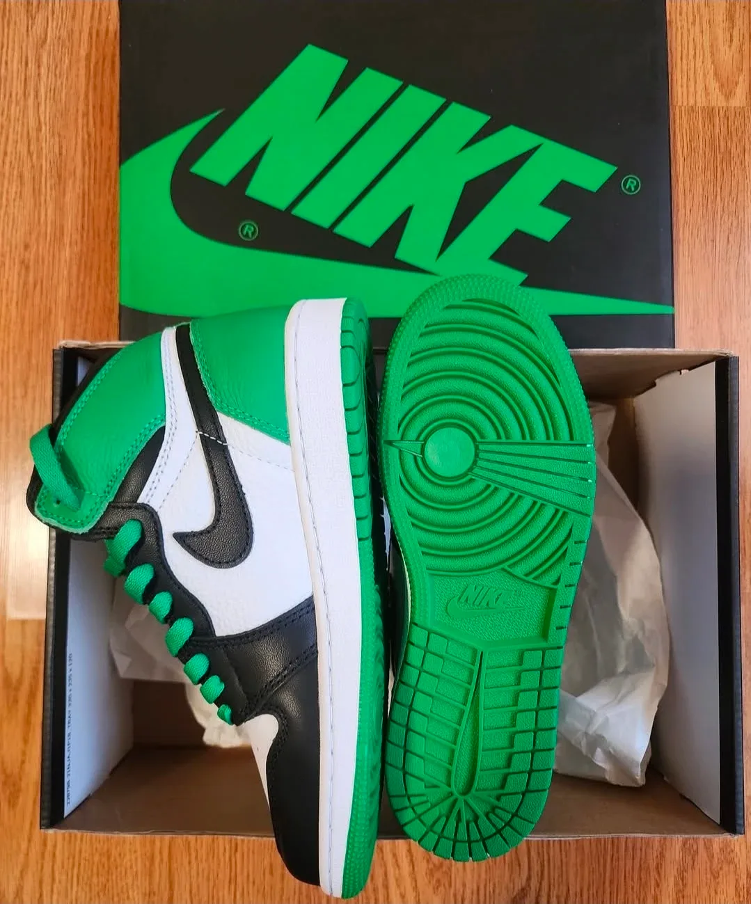 Nike Air Jordan 1 Retro High Lucky Green Size 6 image indicator(4)