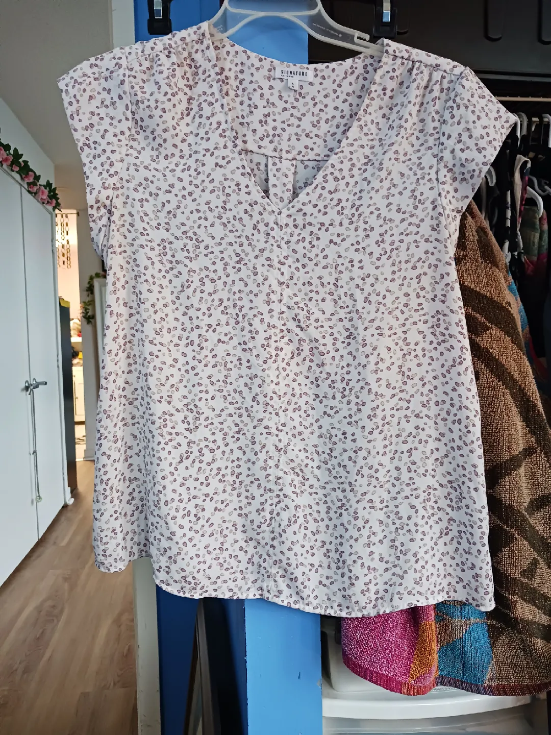 Reitmans Signature Blouse - Size L thumbnail