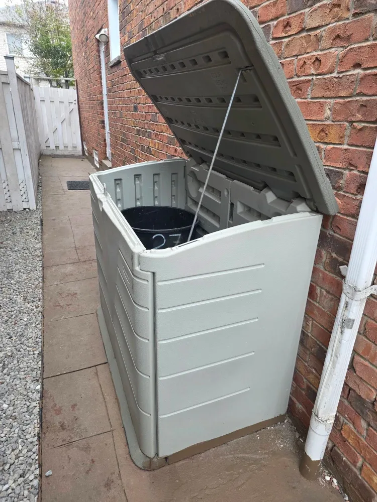 Suncast Outdoor Garbage Storage Box image indicator(2)