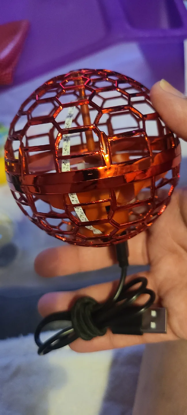 Flying Spinner Ball Toy - Red image indicator(2)