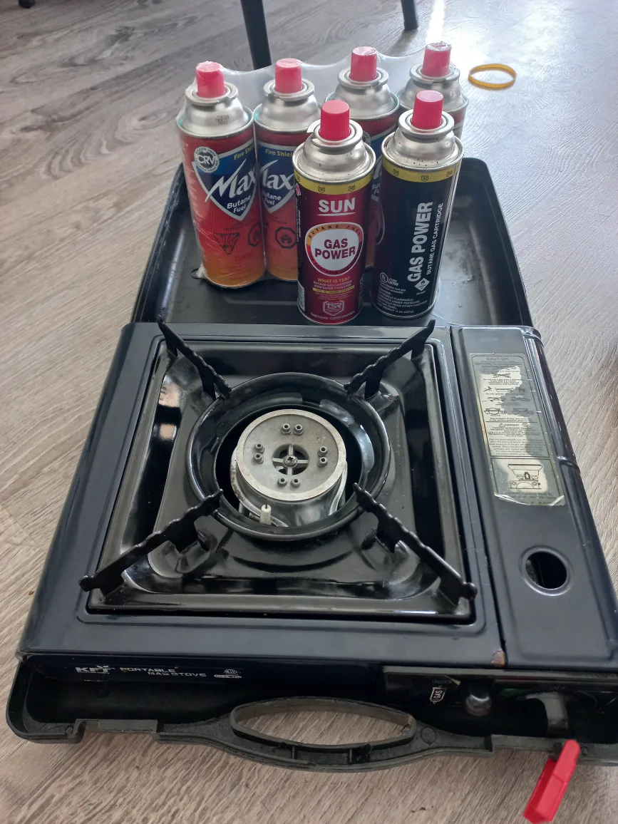 Portable gas stove + 6 butane fuel cans thumbnail