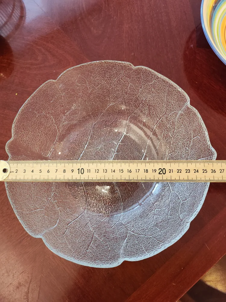 Leaf Pattern Glass Bowl image indicator(2)