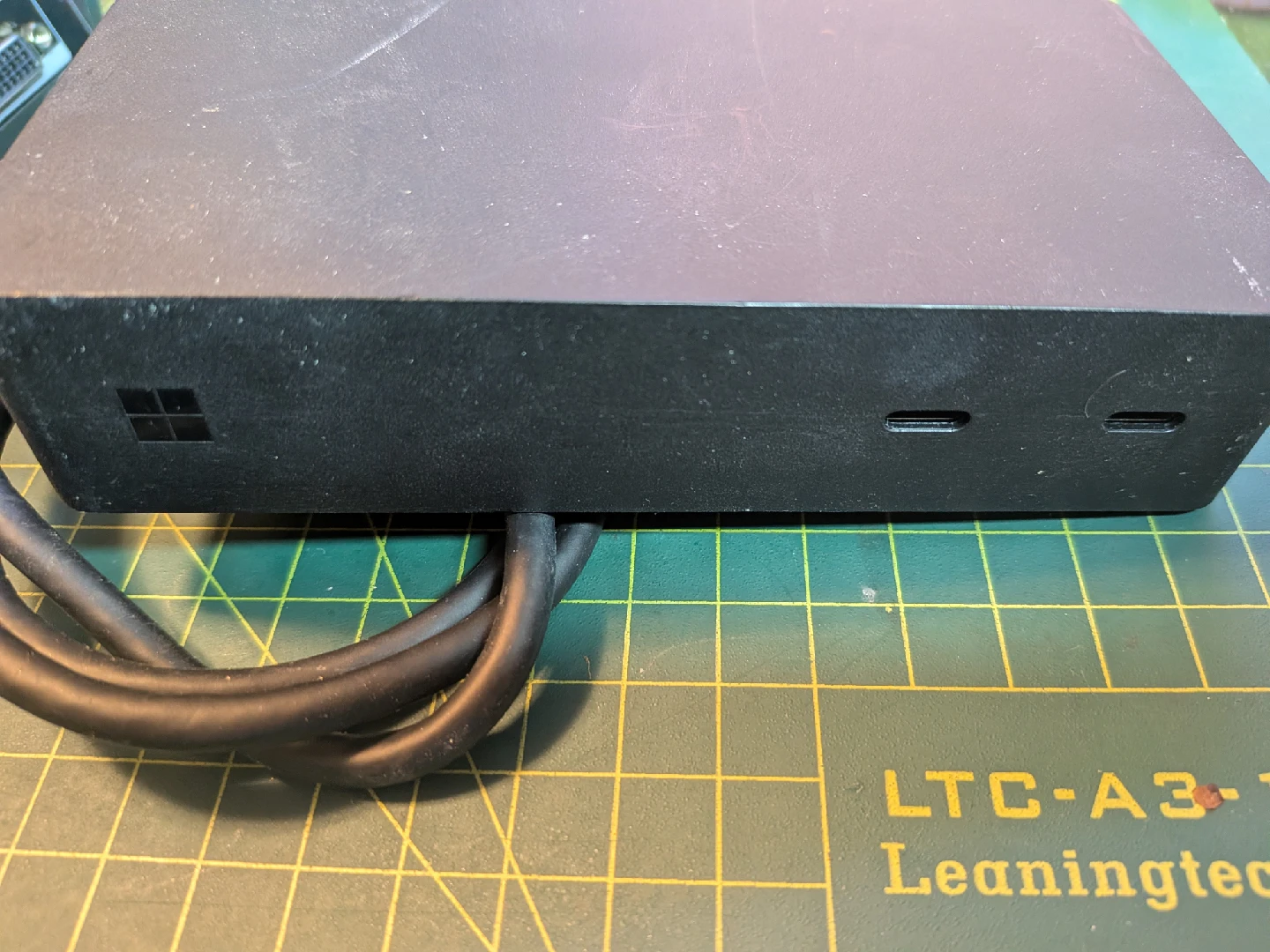 Microsoft Surface dock - photo 2