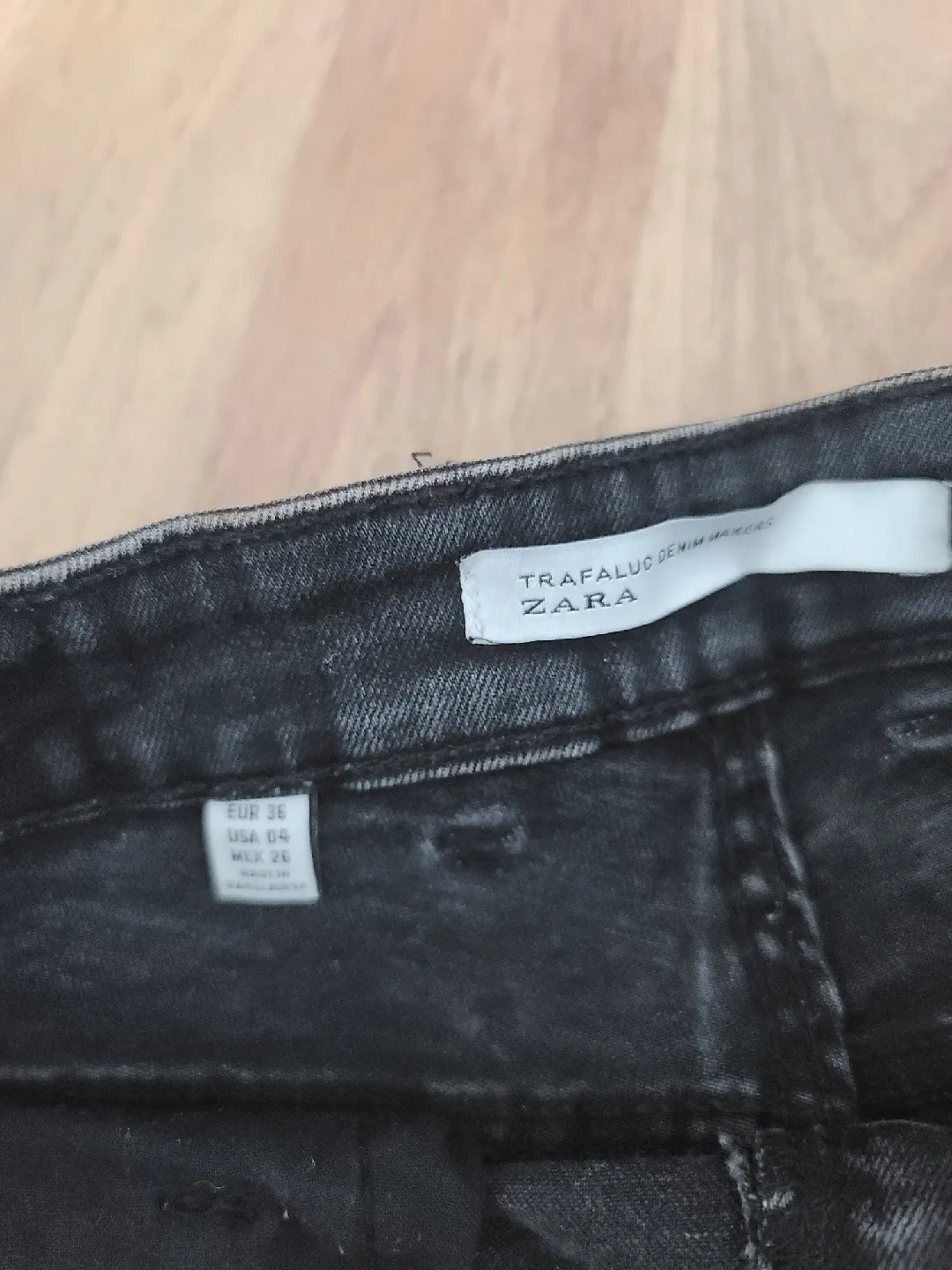 Zara Trafaluc Denim Shorts - Size 4 image indicator(4)