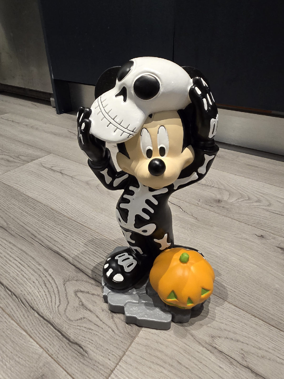 Disney Halloween Figurine - photo 2